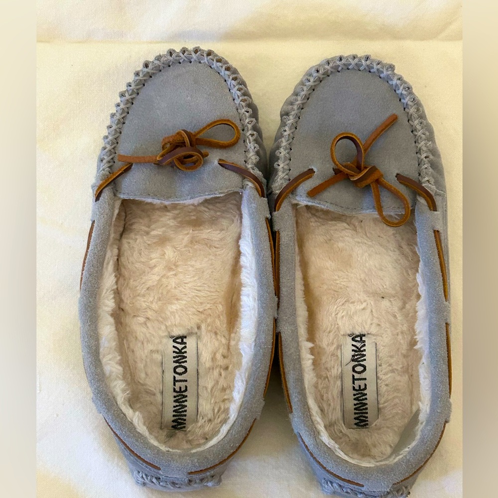 Minnetonka suede moccasins with fleece lining